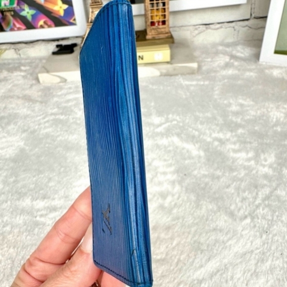 LV Epi Key Holder - Picture 5 of 7